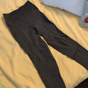 Gray cropped free to flow lululemon tights